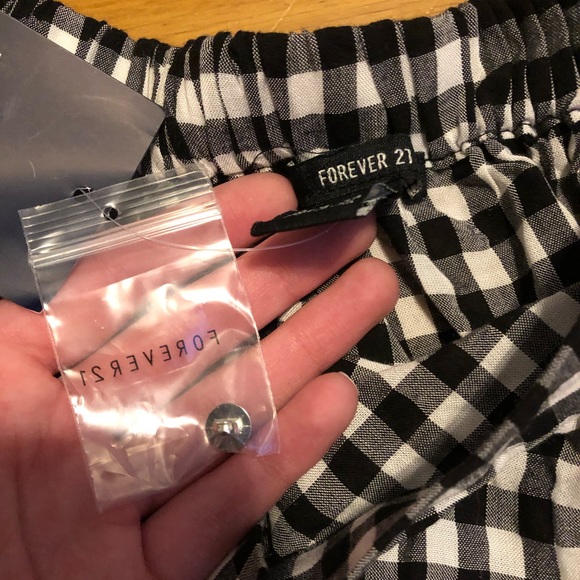 Forever 21 black and white off the shoulder top - Picture 7 of 7